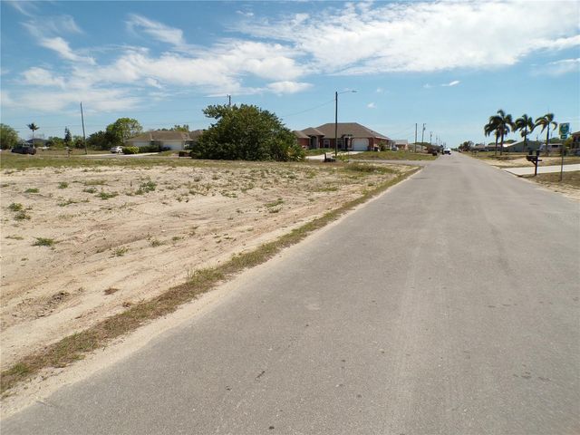 825 NE 15TH LANE, Cape Coral, FL 33909