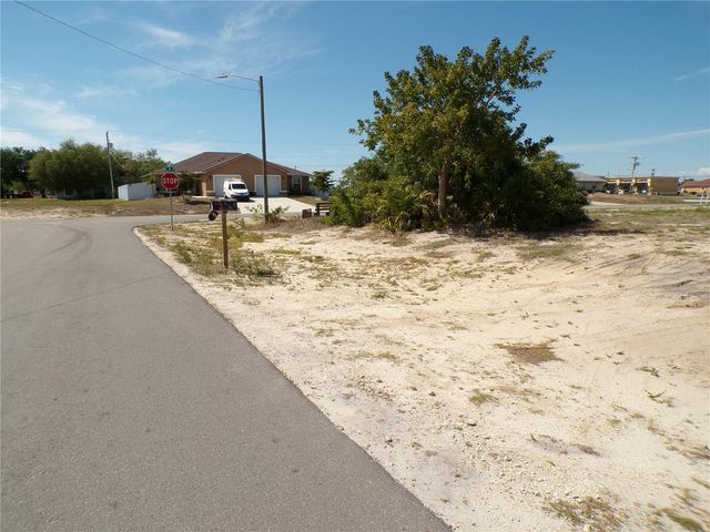 825 NE 15TH LANE, Cape Coral, FL 33909