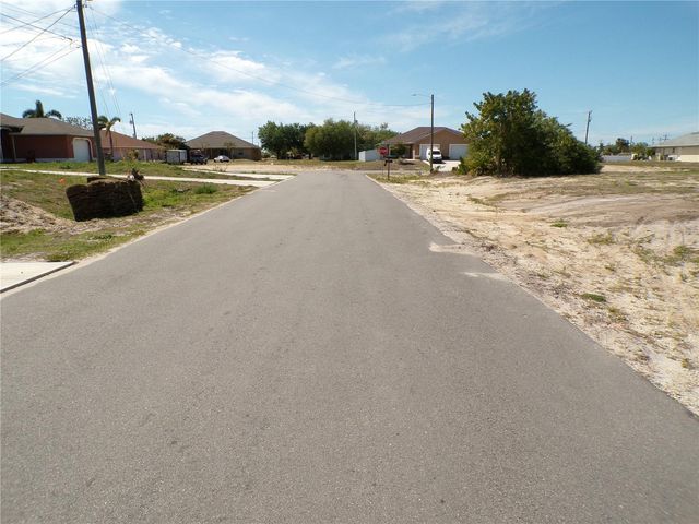825 NE 15TH LANE, Cape Coral, FL 33909