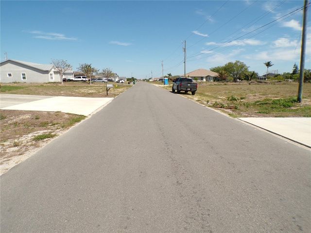 825 NE 15TH LANE, Cape Coral, FL 33909