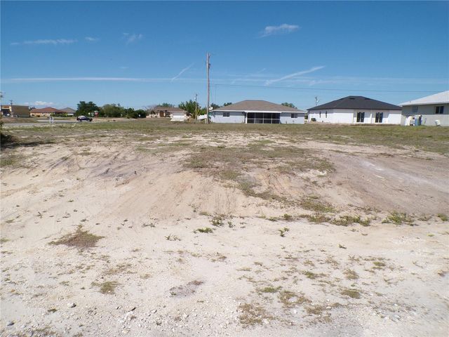 825 NE 15TH LANE, Cape Coral, FL 33909