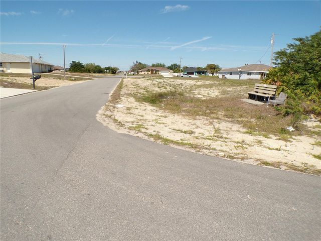 825 NE 15TH LANE, Cape Coral, FL 33909