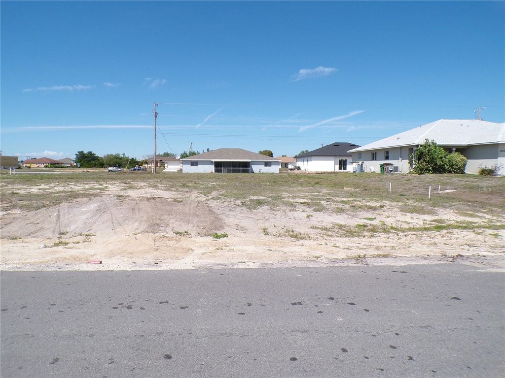 825 NE 15TH LANE, Cape Coral, FL 33909