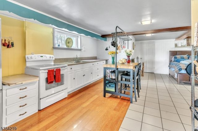 2 Grand Summit Ave, Haledon Boro, NJ 07508