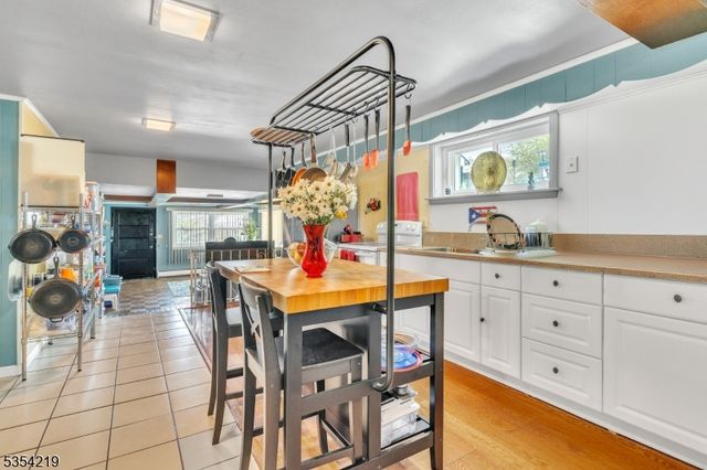 2 Grand Summit Ave, Haledon Boro, NJ 07508