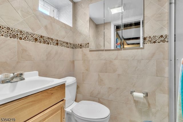 2 Grand Summit Ave, Haledon Boro, NJ 07508