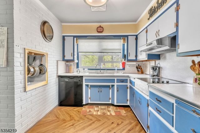 2 Grand Summit Ave, Haledon Boro, NJ 07508
