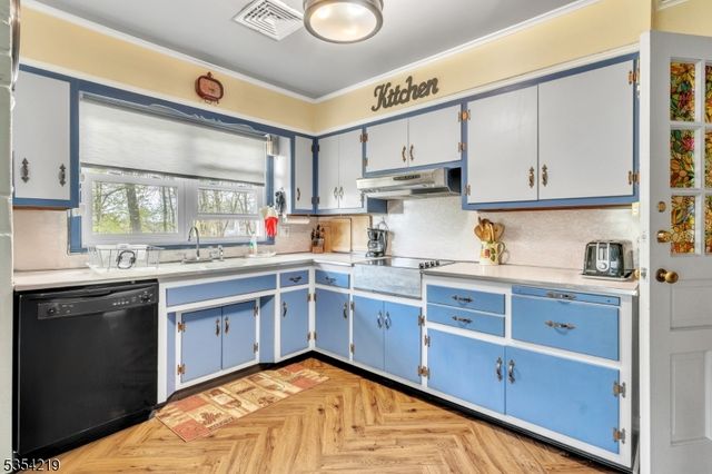 2 Grand Summit Ave, Haledon Boro, NJ 07508