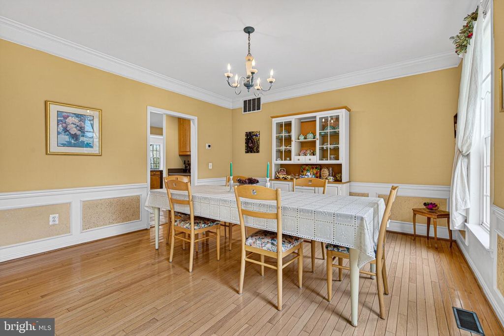 Image 8 of property listing at 1504 OAKVILLE CT, Bel Air, MD 21014