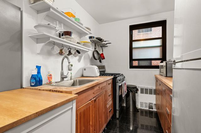 13915 83rd Ave Apt 330, New York City, NY 11435