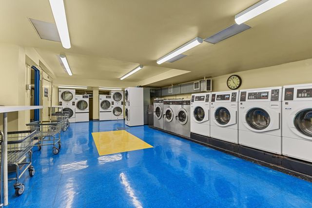 13915 83rd Ave Apt 330, New York City, NY 11435