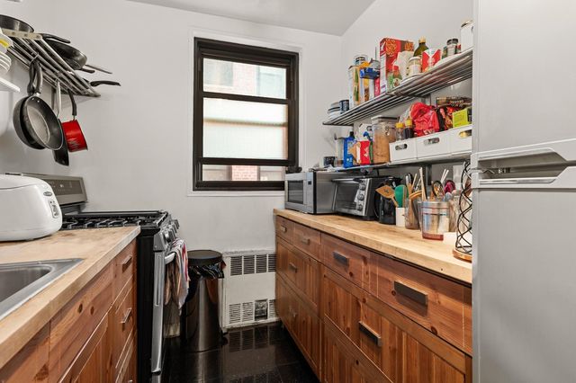 13915 83rd Ave Apt 330, New York City, NY 11435