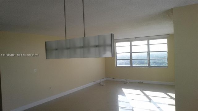 2750 NE 183rd Street 2305, Aventura, FL 33160