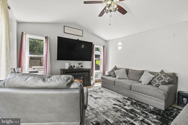 54 RANDOLPH LN, Sicklerville, NJ 08081