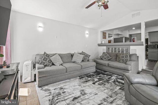 54 RANDOLPH LN, Sicklerville, NJ 08081