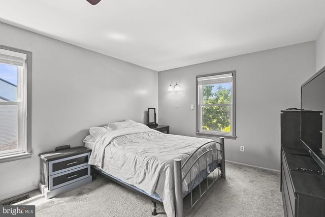 54 RANDOLPH LN, Sicklerville, NJ 08081
