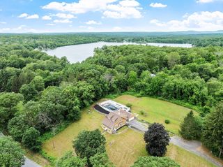 109 Swett Hill Rd, Sterling, MA 01564