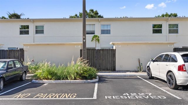 4227 LA PALMA COURT, Tampa, FL 33611