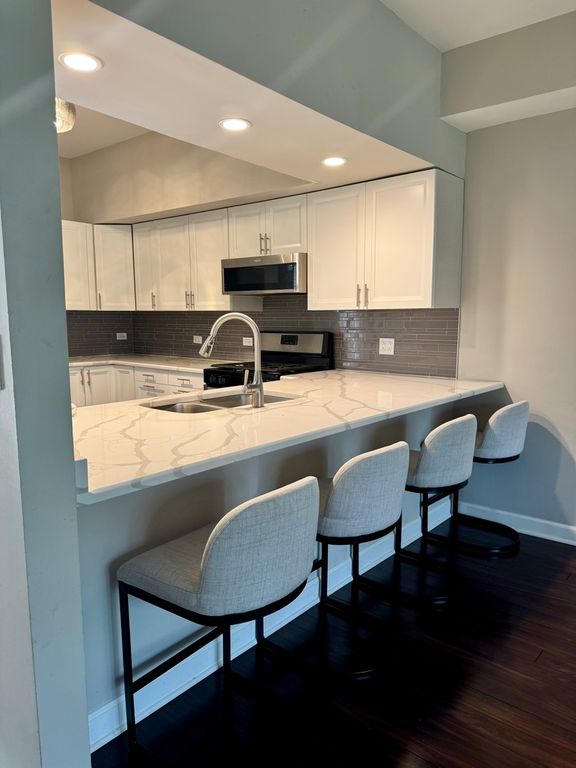 1160 Regency Drive, Schaumburg, IL 60193 — photo 5