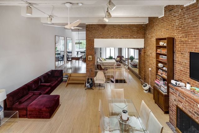 415 W 55th St Apt 1C, New York City, NY 10019