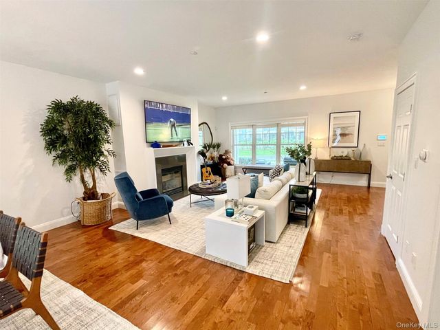 22 Gianna Court, Southampton, NY 11968