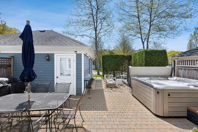 22 Gianna Court, Southampton, NY 11968