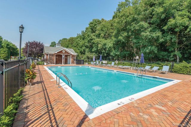 22 Gianna Court, Southampton, NY 11968