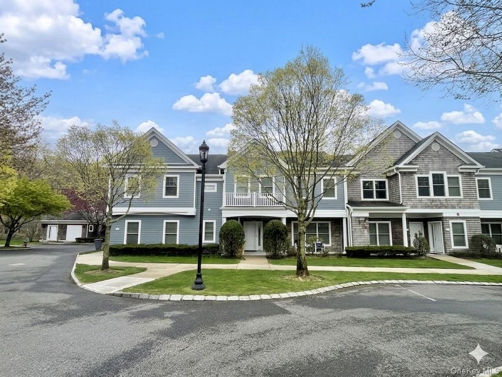 22 Gianna Court, Southampton, NY 11968