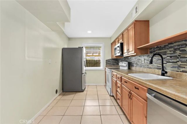 8031 Canby Ave 4, Reseda, CA 91335