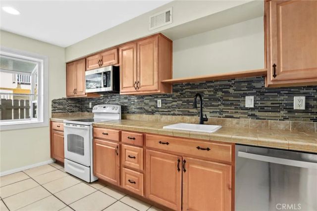 8031 Canby Ave 4, Reseda, CA 91335