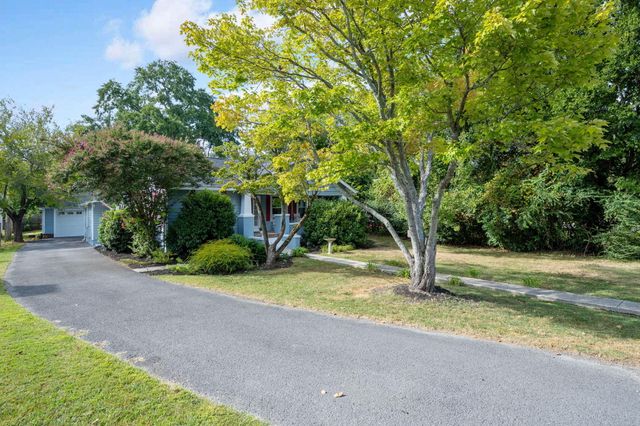 211 Brookfield Avenue, Chattanooga, TN 37411
