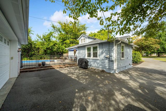 211 Brookfield Avenue, Chattanooga, TN 37411