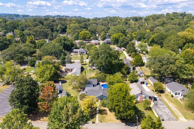 211 Brookfield Avenue, Chattanooga, TN 37411