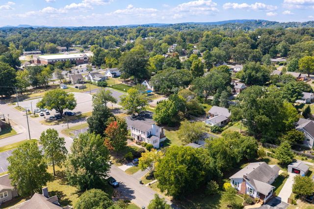 211 Brookfield Avenue, Chattanooga, TN 37411