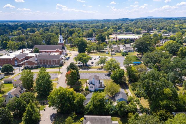 211 Brookfield Avenue, Chattanooga, TN 37411