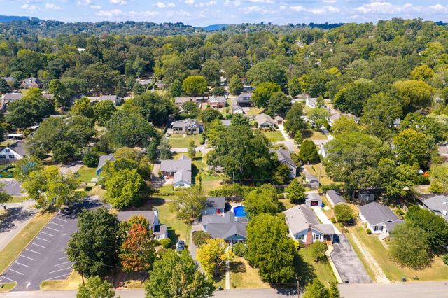 211 Brookfield Avenue, Chattanooga, TN 37411