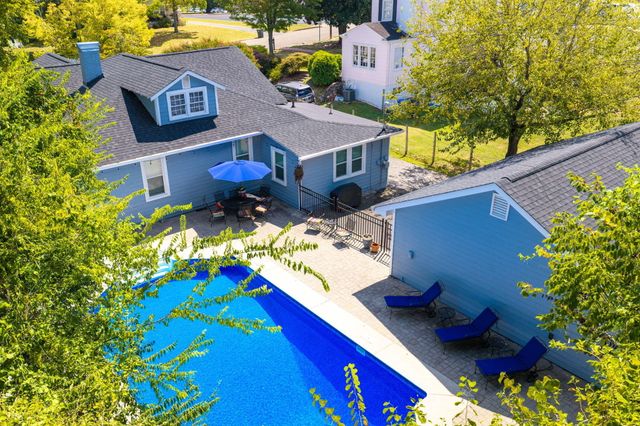 211 Brookfield Avenue, Chattanooga, TN 37411