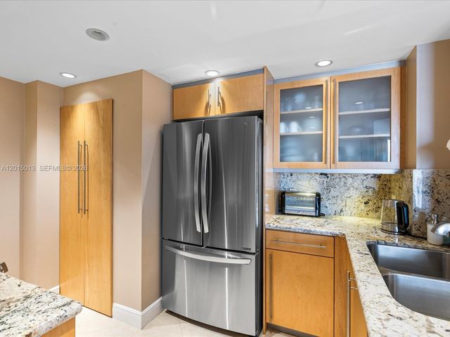 701 Brickell Key Blvd 2511, Miami, FL 33131