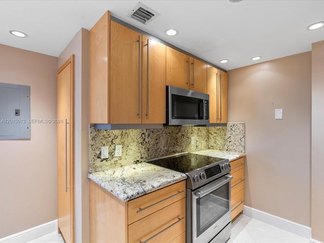 701 Brickell Key Blvd 2511, Miami, FL 33131