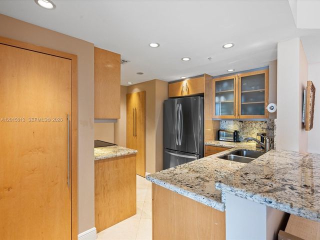 701 Brickell Key Blvd 2511, Miami, FL 33131