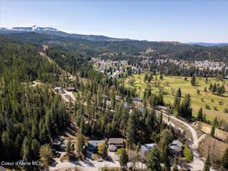 206 Sunrise Dr, Pinehurst, ID 83850
