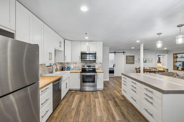 2632 Williams Lakeshore DR, Kingsland, TX 78639