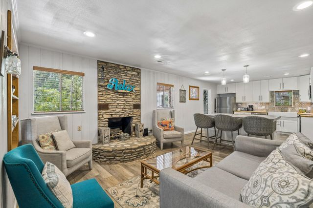2632 Williams Lakeshore DR, Kingsland, TX 78639