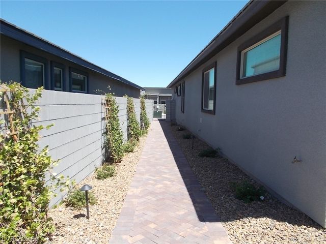 9751 Evergreen Pine Street, Las Vegas, NV 89166