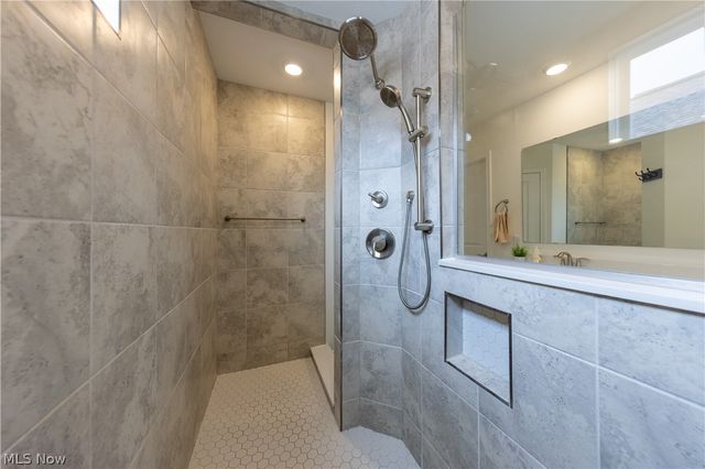 766 River Run Road, Aurora, OH 44202