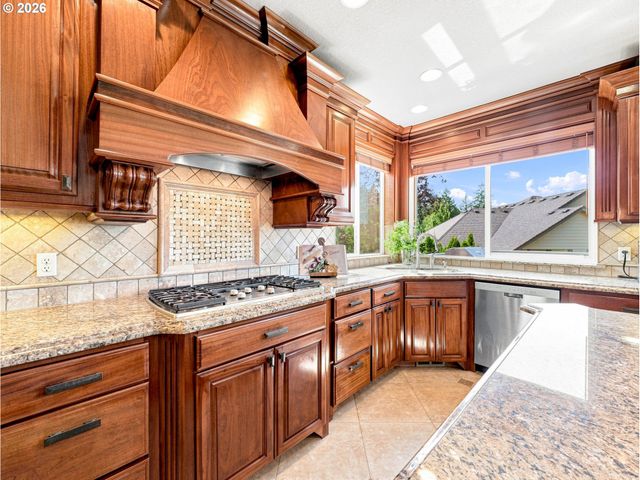 15137 Se SAINT ANDREWS Ct, Happy Valley, OR 97086