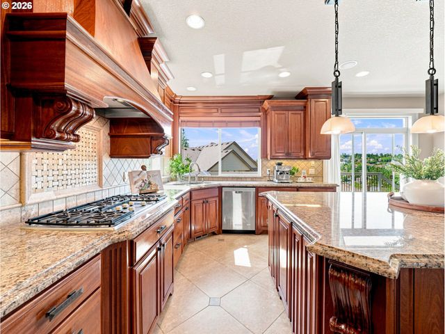 15137 Se SAINT ANDREWS Ct, Happy Valley, OR 97086
