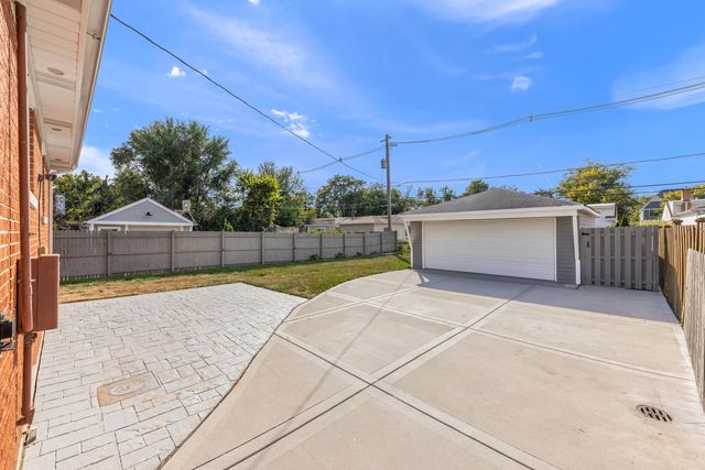 794 S Fairfield Avenue, Elmhurst, IL 60126