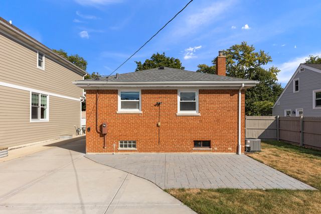 794 S Fairfield Avenue, Elmhurst, IL 60126