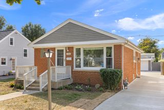 794 S Fairfield Avenue, Elmhurst, IL 60126